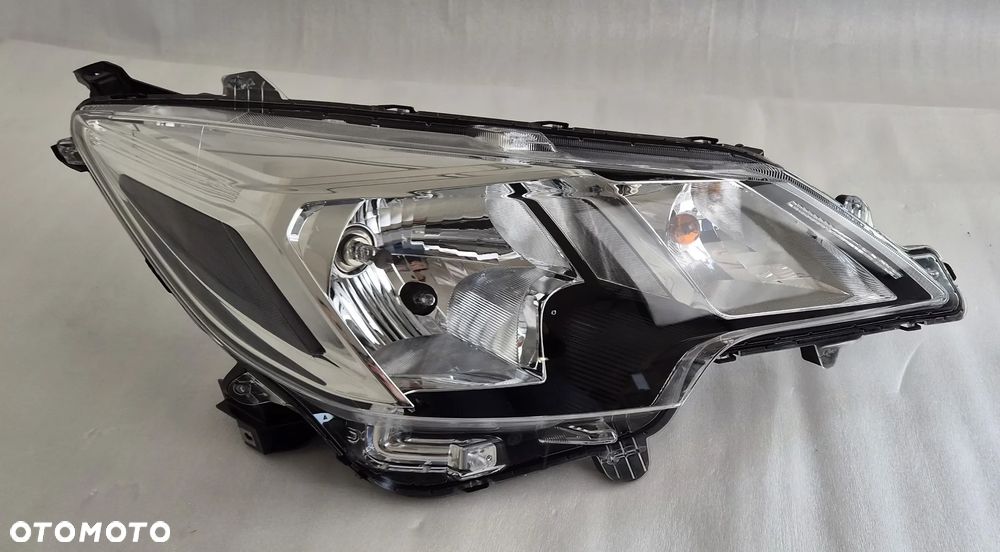 LAMPA PRAWA PRZÓD MITSUBISHI SPACE STAR LIFT 2019- STANLEY W5335 - 1