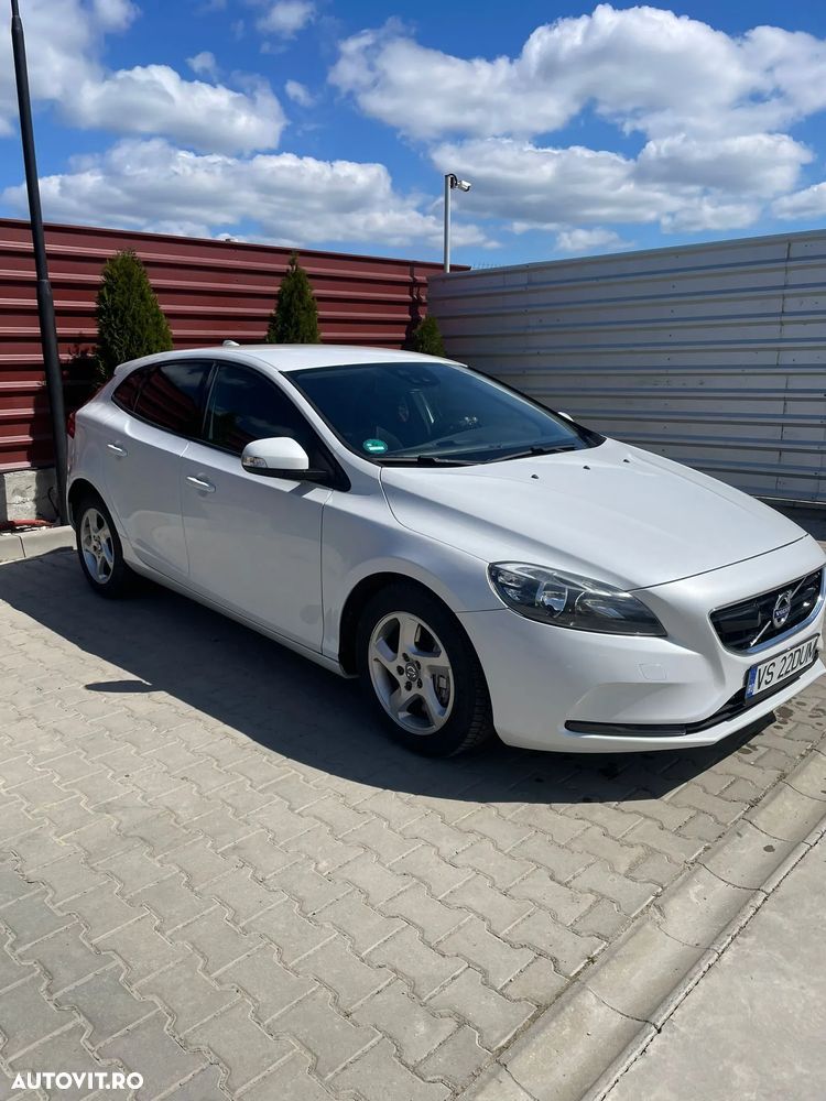 Volvo V40 D4 VEA Momentum - 1