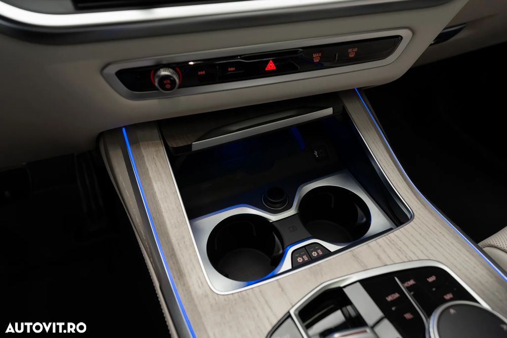BMW X7 M60i xDrive AT MHEV - 39