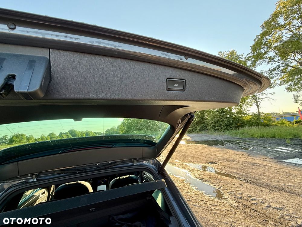 Volkswagen Tiguan 2.0 TDI SCR 4MotION DSG R-Line - 16