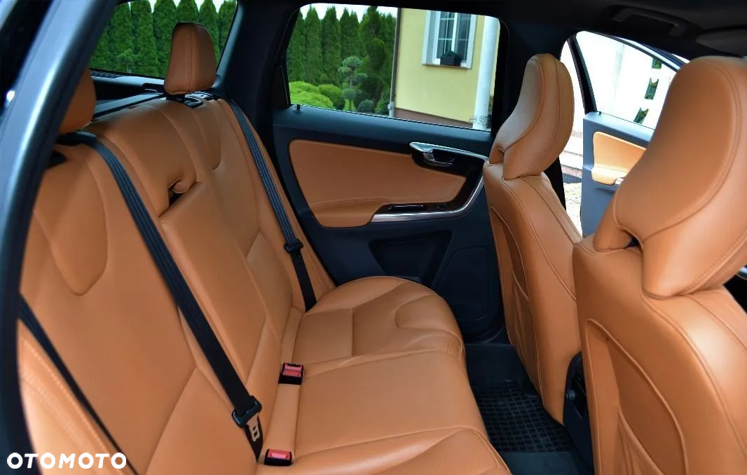 Volvo XC 60 D4 AWD R-Design - 3