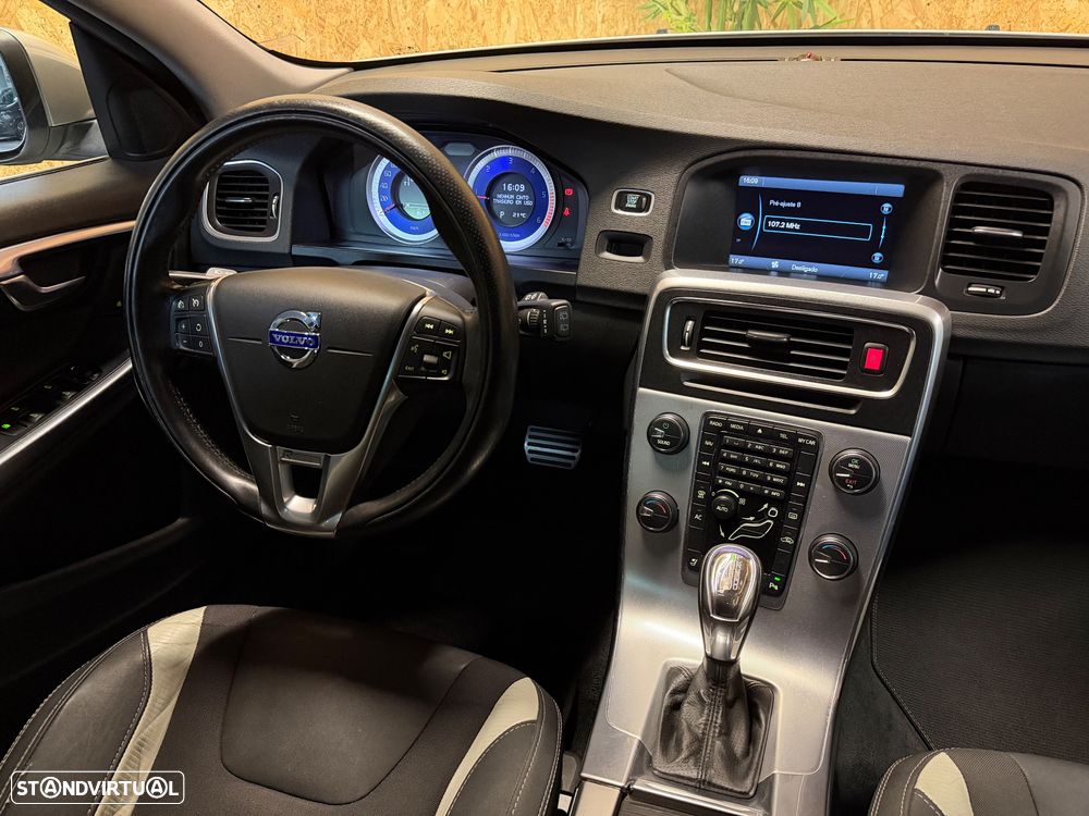 Volvo V60 1.6 D2 Drive R-Design Powershift Start/Stop - 19