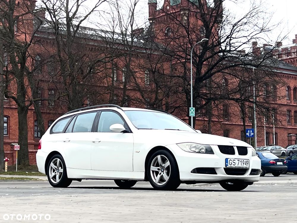 BMW Seria 3 320i - 1