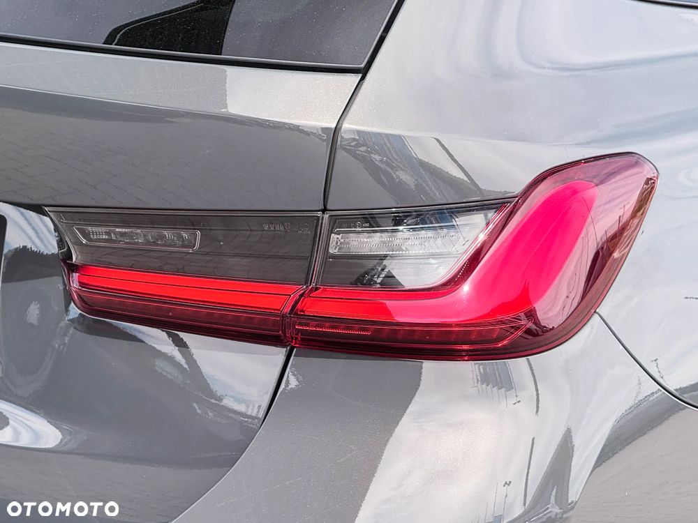 BMW Seria 3 320d xDrive M Sport - 12