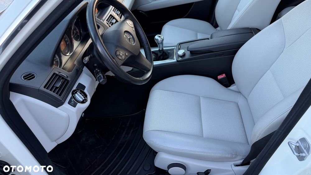 Mercedes-Benz Klasa C 180 Kompressor BlueEFFICIENCY Avantgarde - 27