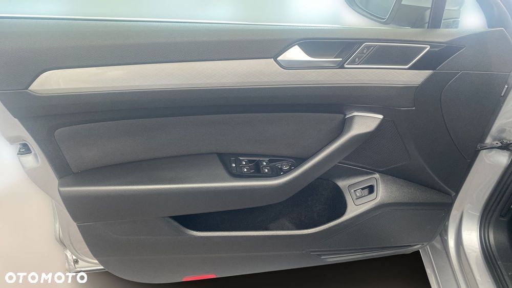 Volkswagen Passat - 14