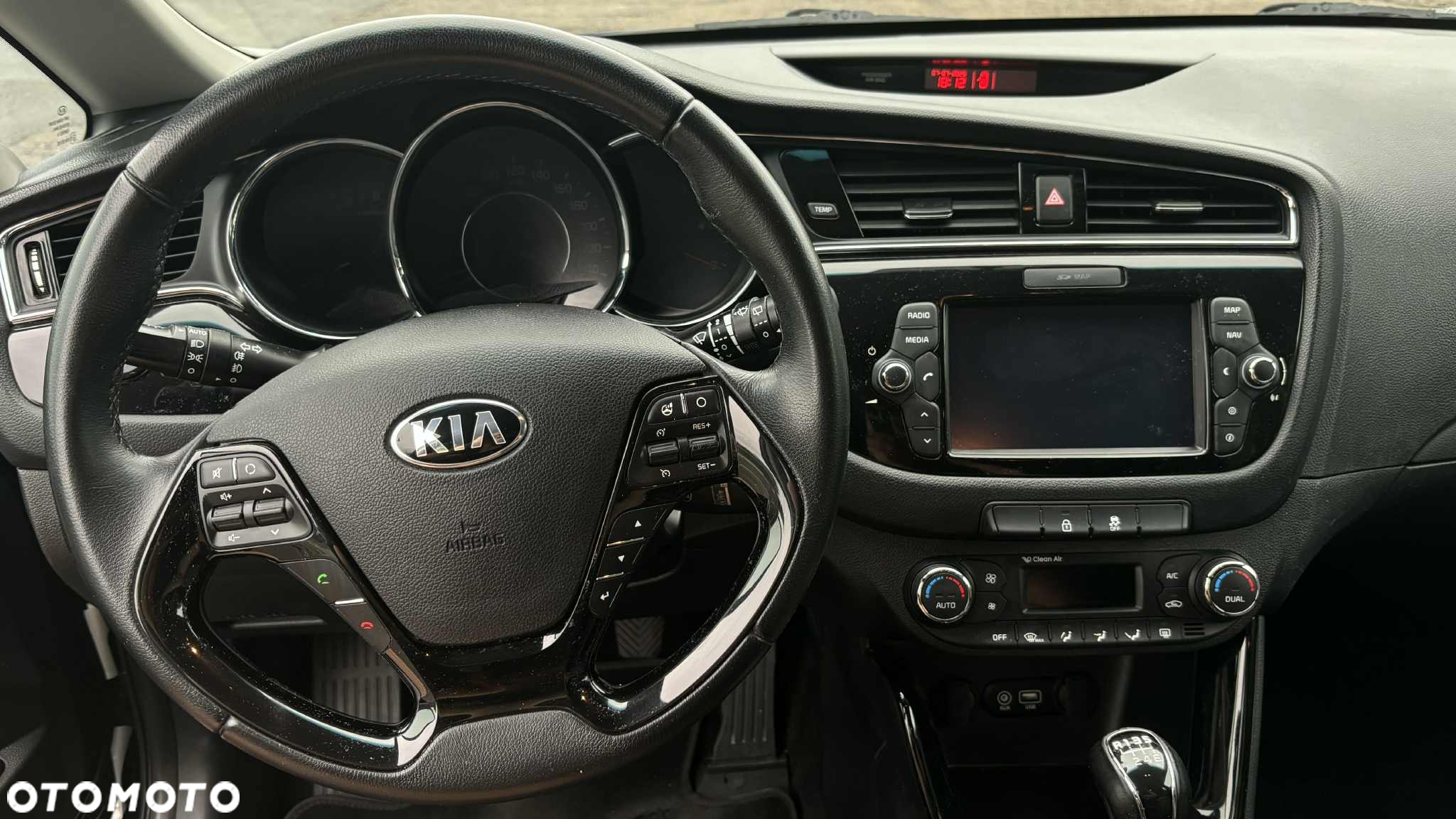 Kia Ceed - 11