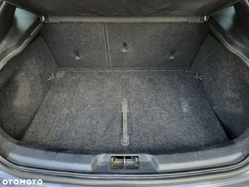 Volvo V40 - 16
