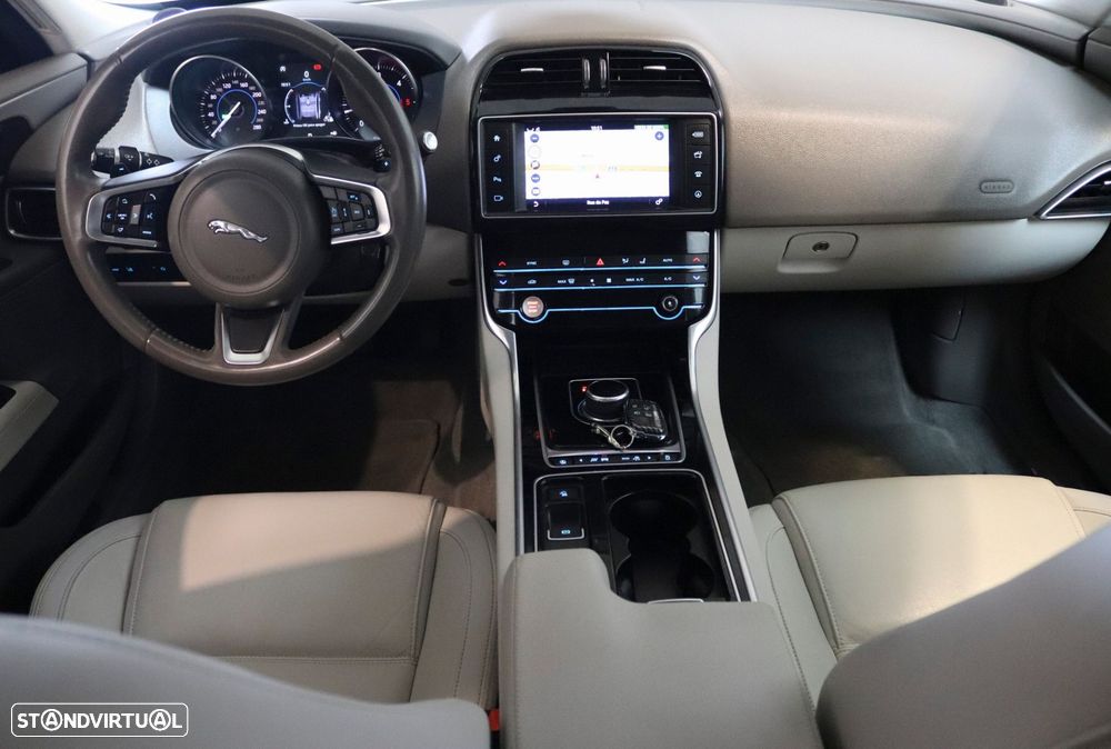 Jaguar XE E-Performance Aut. Prestige - 31