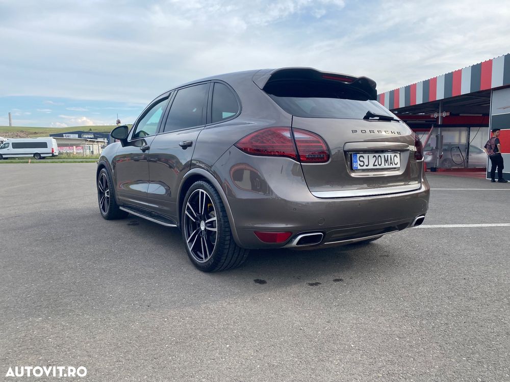 Porsche Cayenne 3.0 L V6 - 3