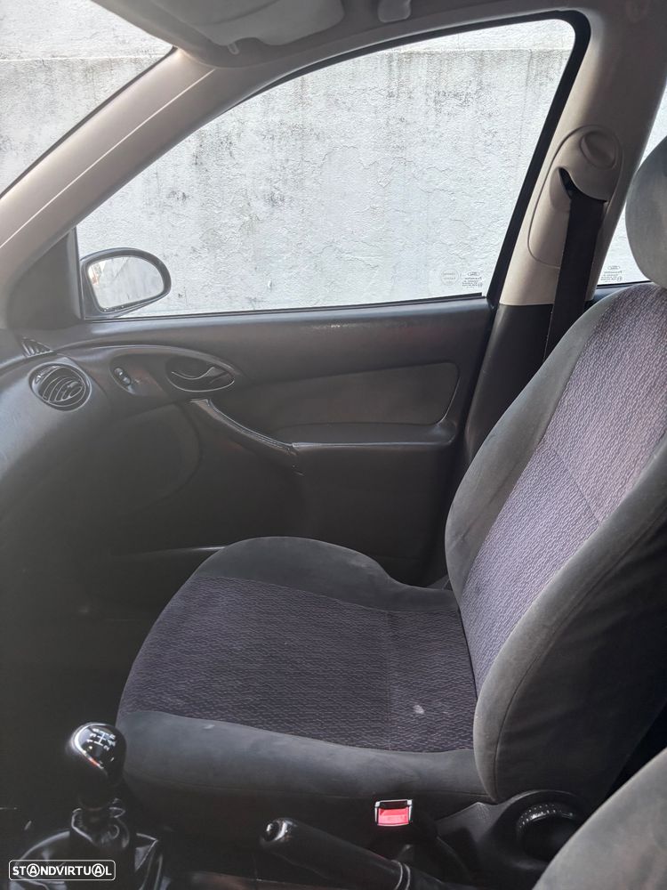 Ford Focus SW 1.8 TDdi Ghia - 19