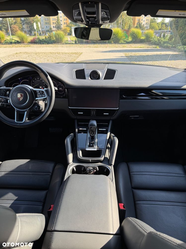 Porsche Cayenne - 26
