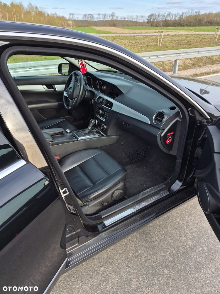 Mercedes-Benz Klasa C 300 CDI DPF 4Matic (BlueEFFICIENCY) 7G-TRONIC Elegance - 7