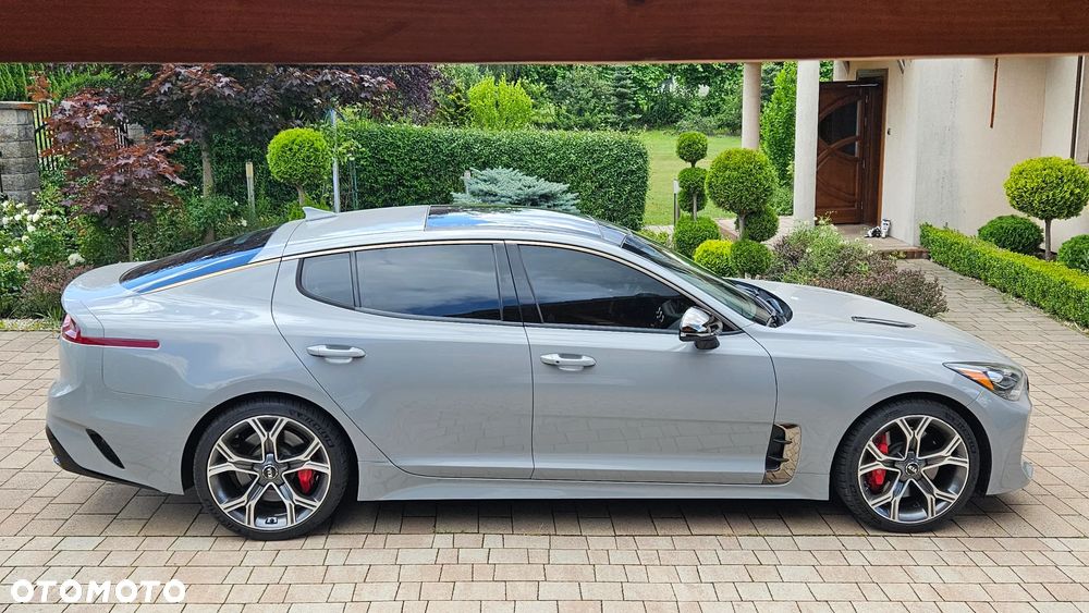 Kia Stinger - 12