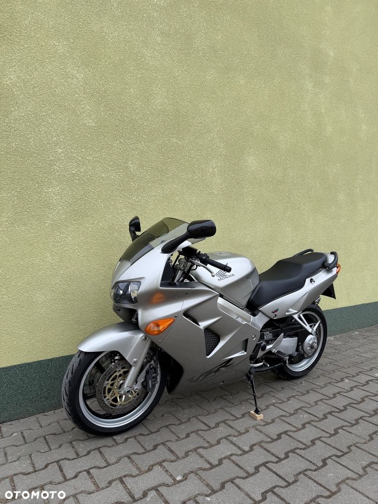 Honda VFR - 27