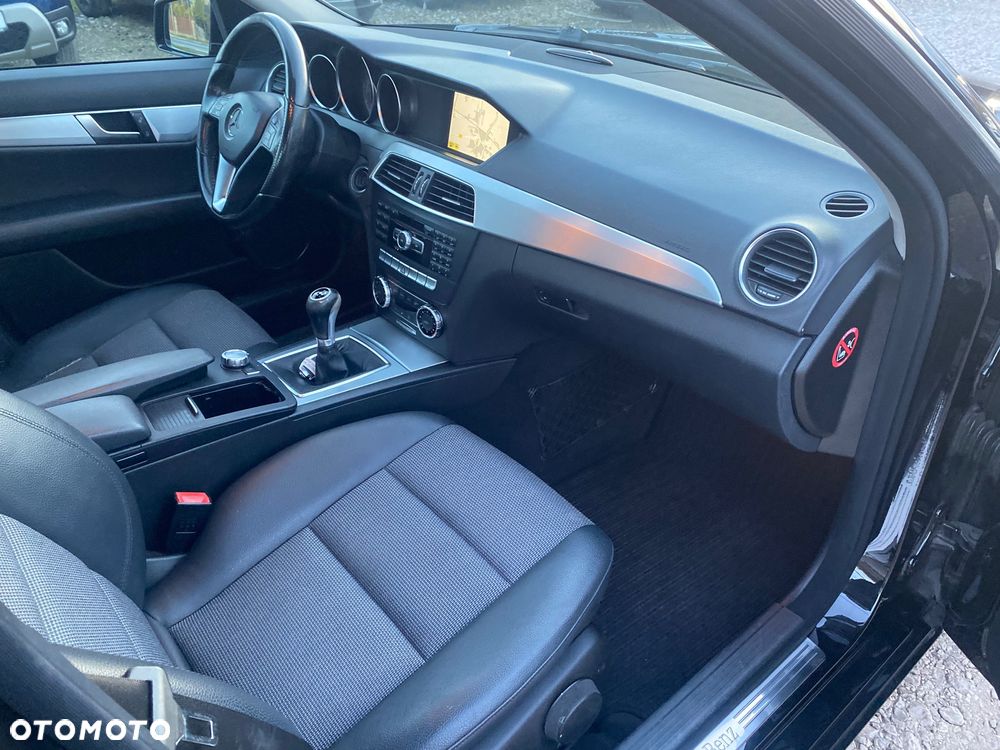 Mercedes-Benz Klasa C 180 CGI BlueEFFICIENCY Avantgarde - 24