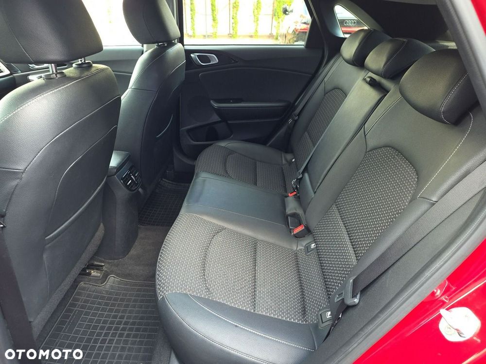 Kia Ceed 1.4 T-GDI L Business Line DCT - 11