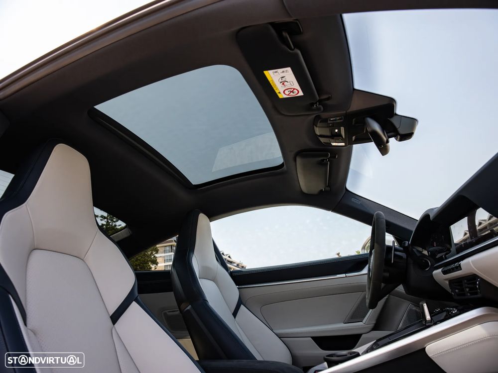 Porsche 911 (992) Carrera - 45