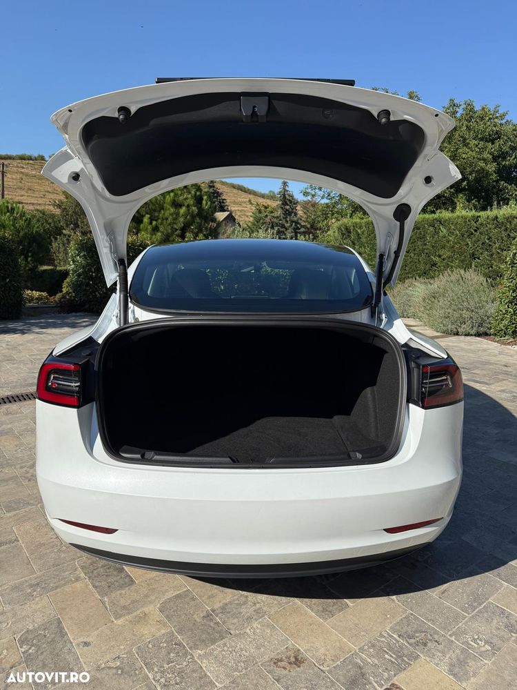 Tesla Model 3 - 10