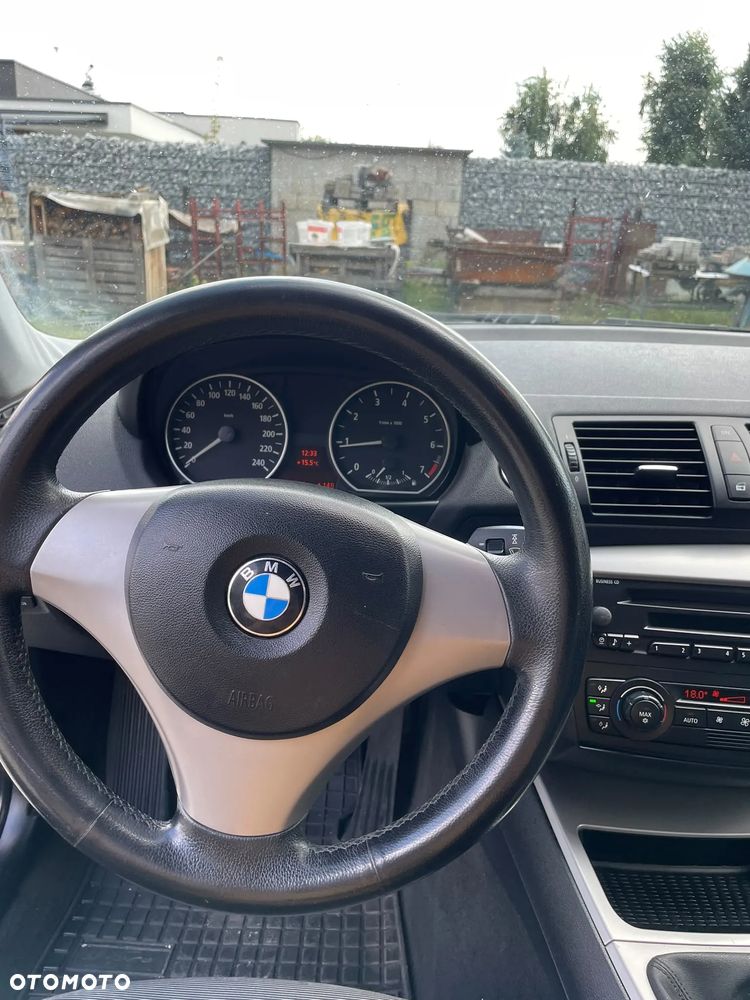 BMW Seria 1 116i - 25