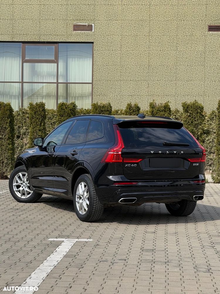 Volvo XC 60 B5 MHEV AWD R-Design - 2