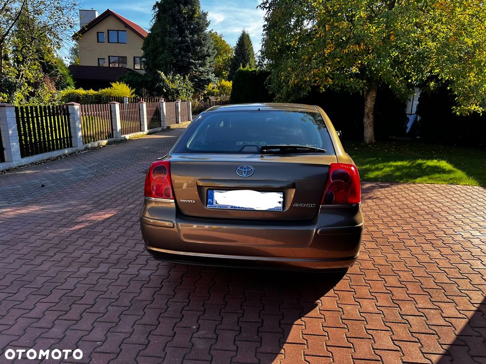 Toyota Avensis 2004 photo 5