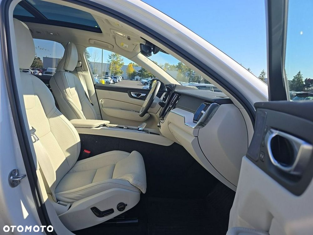 Volvo XC 60 B5 AWD Ultra Dark - 10