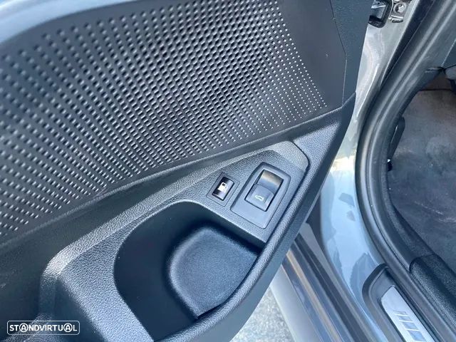BMW 320 e Touring Pack Desportivo M Auto - 33