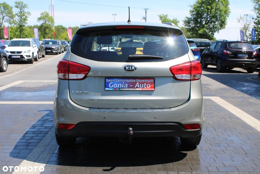 Kia Carens - 5