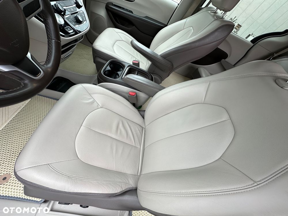 Chrysler Pacifica - 22