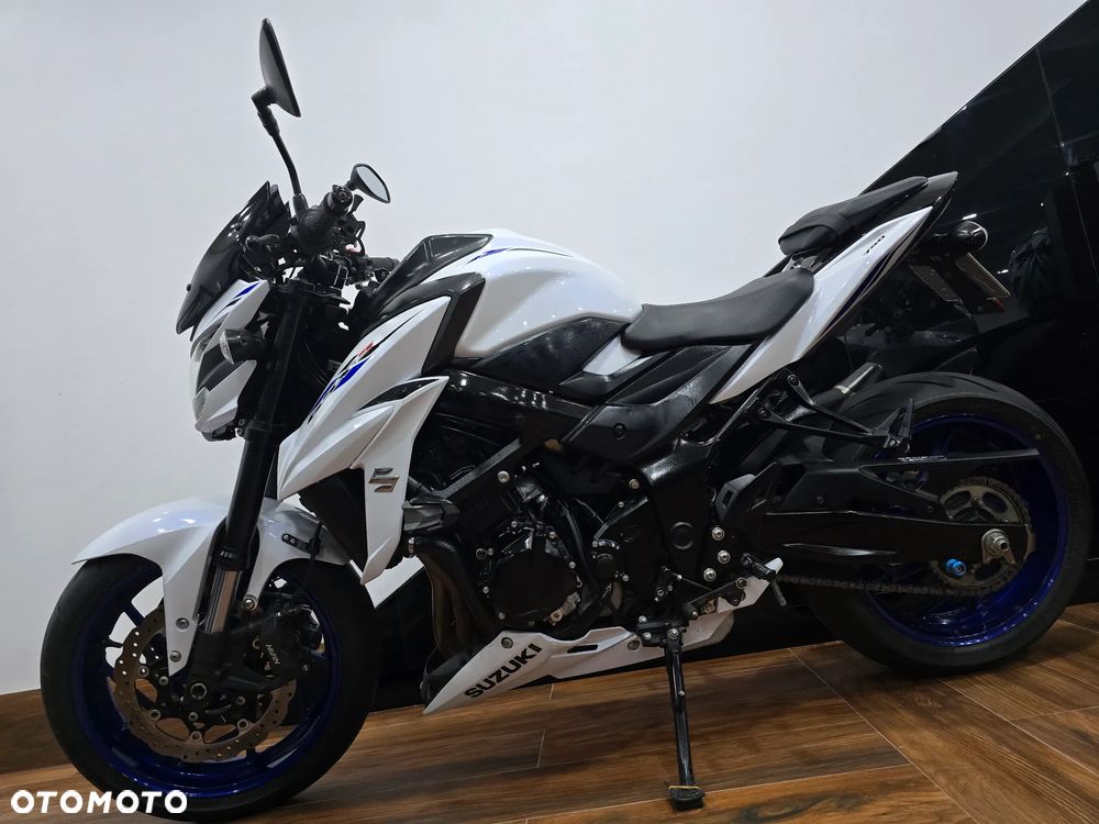 Suzuki GSX - 31