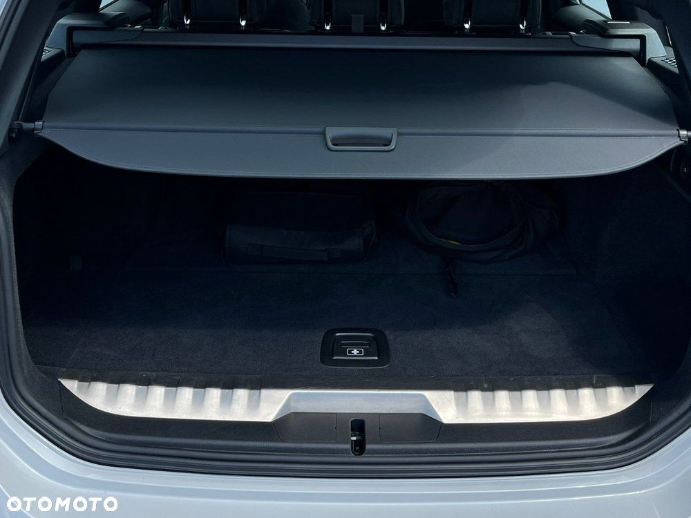 BMW Seria 3 330e xDrive M Sport - 14