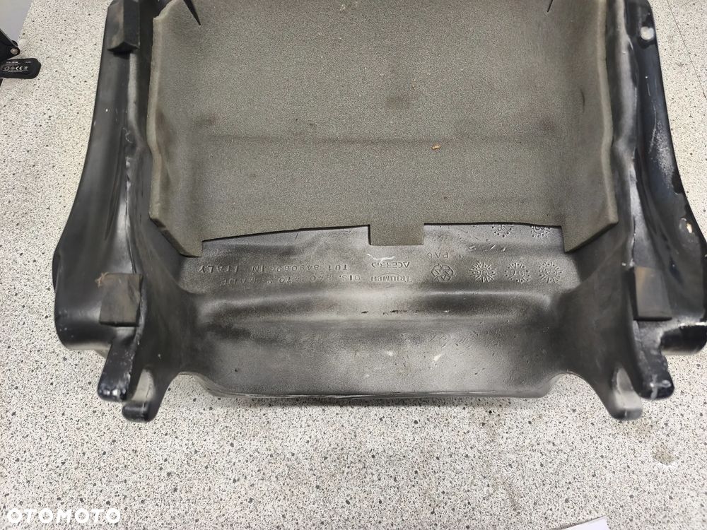 Bak, zbiornik paliwa Triumph Daytona 955i 955 - 17