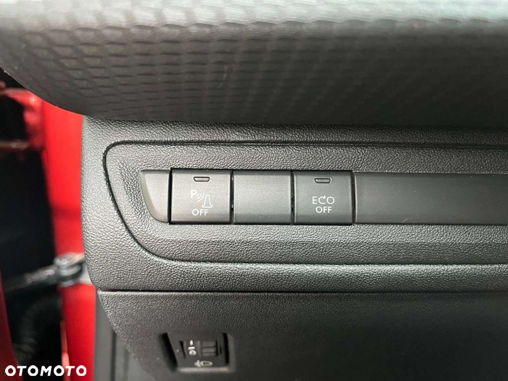 Peugeot 2008 1.2 Pure Tech Allure S&S - 21