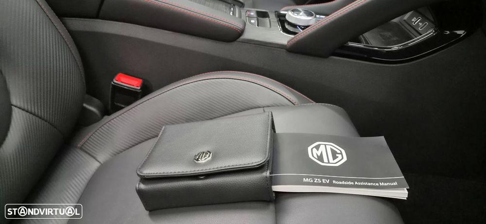 MG ZS EV 72.6 kWh Luxury - 56