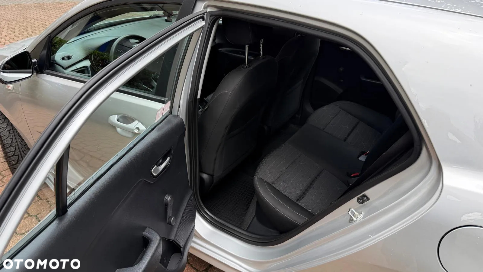Kia Rio 1.2 L - 8