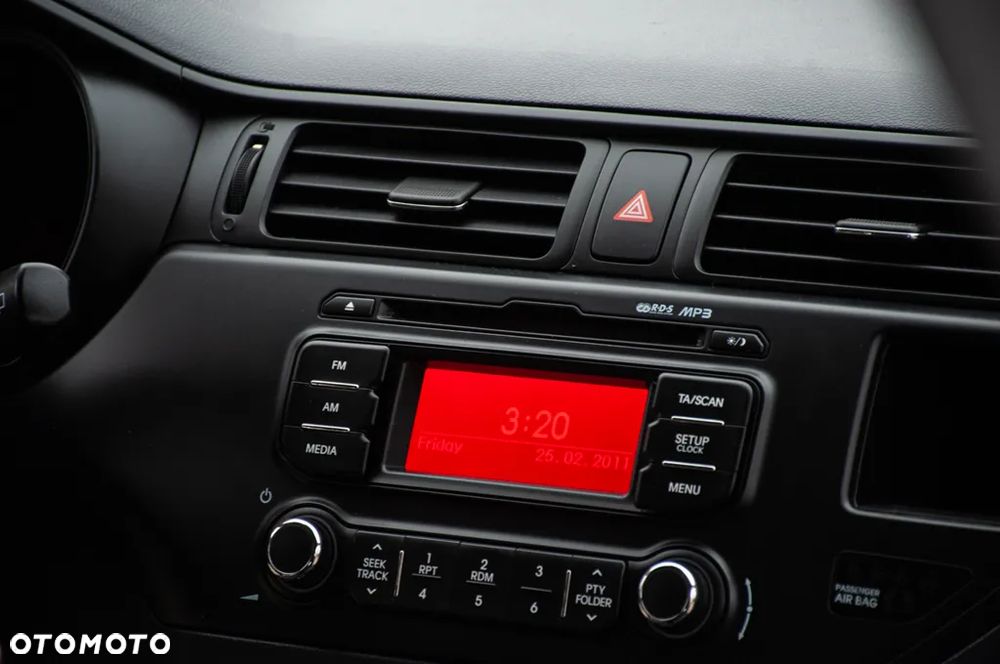 Kia Rio 1.2 Business Line - 8