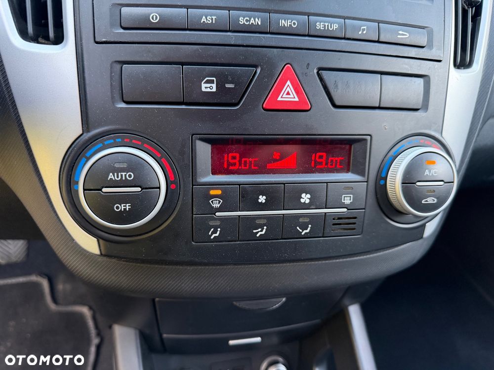 Kia Ceed 1.6 CRDi 90 ISG Spirit - 19
