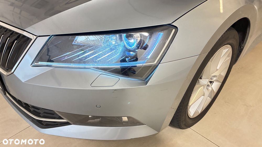 Skoda Superb 2.0 TDI Ambition - 23
