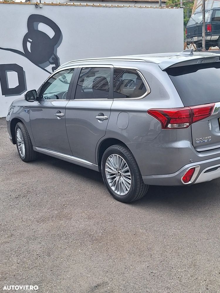 Mitsubishi Outlander PHEV 2.4 L 4X4 Instyle+ - 5