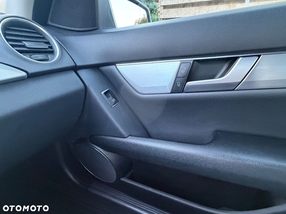 Mercedes-Benz Klasa C 200 Kompressor Automatik Avantgarde - 33