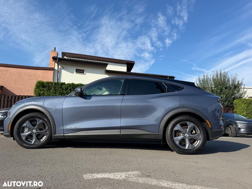 FORD Mustang Mach-E 2021 — imagine 3