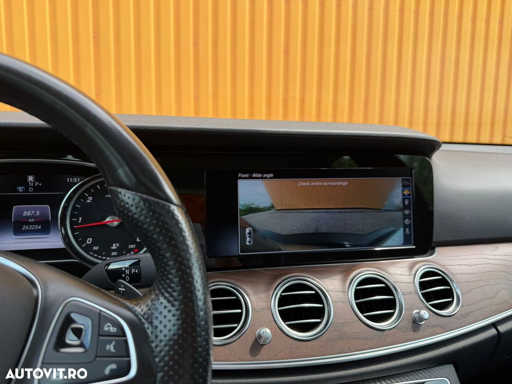 Mercedes-Benz E - 12
