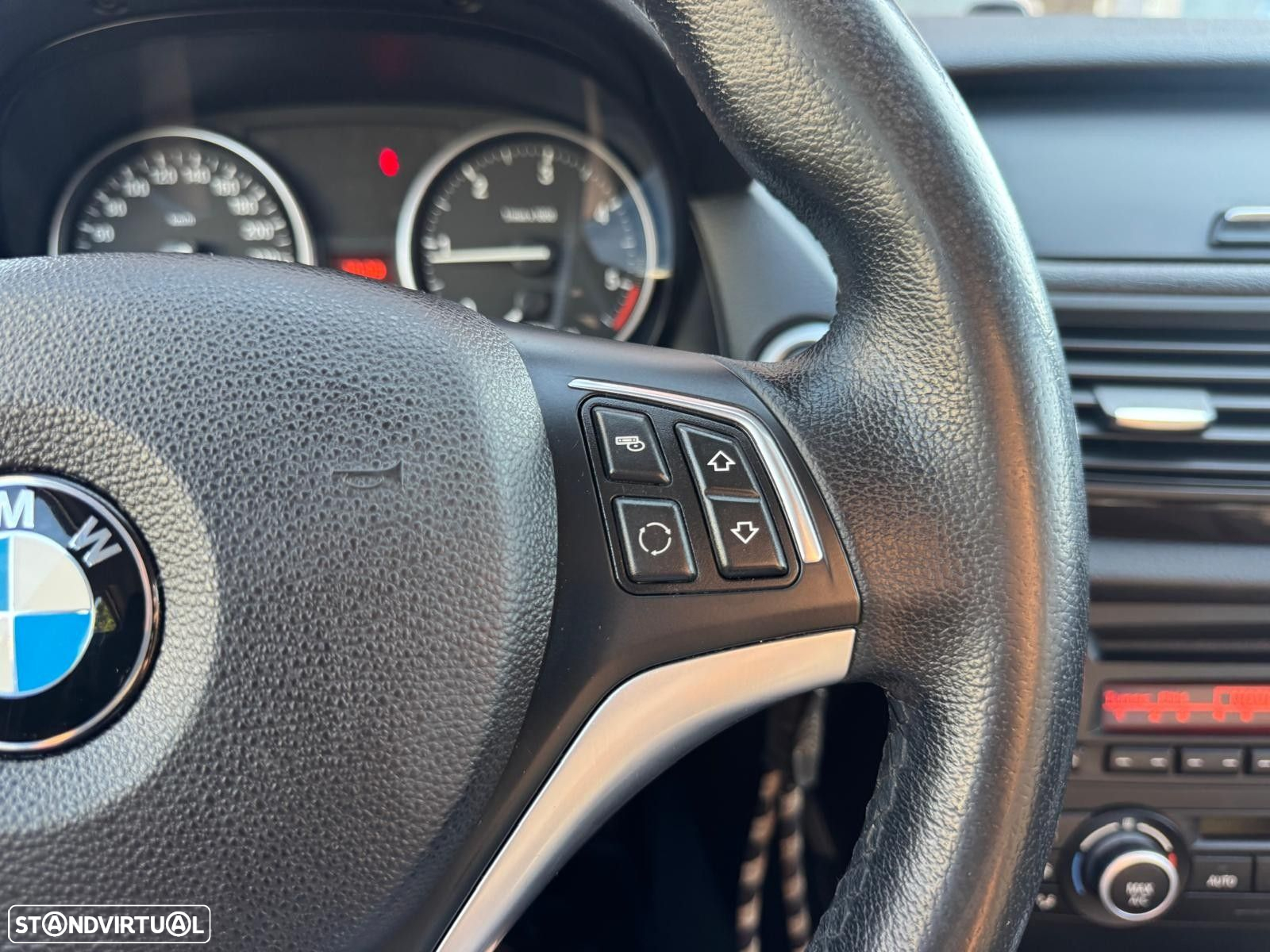 BMW X1 16 d sDrive xLine - 29