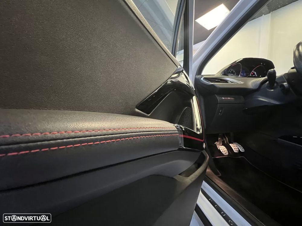 Peugeot 2008 1.2 PureTech GT Line - 47