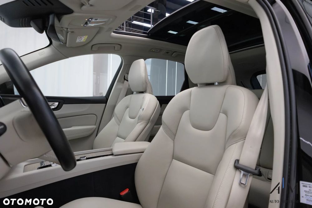 Volvo XC 60 B4 D AWD Plus Bright - 19