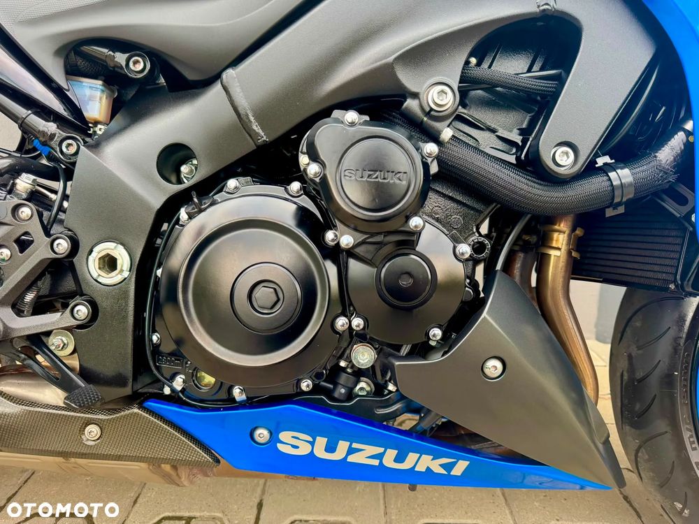 Suzuki GSX - 13