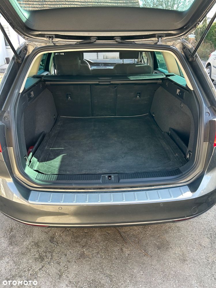 Volkswagen Passat - 15