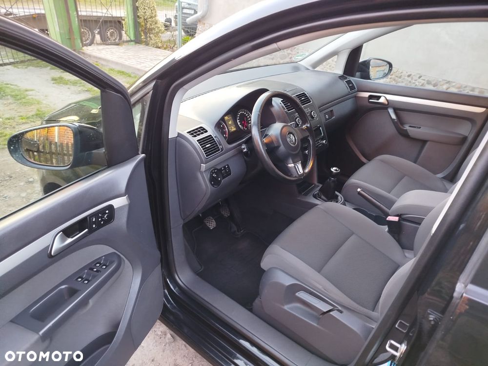 Volkswagen Touran - 13
