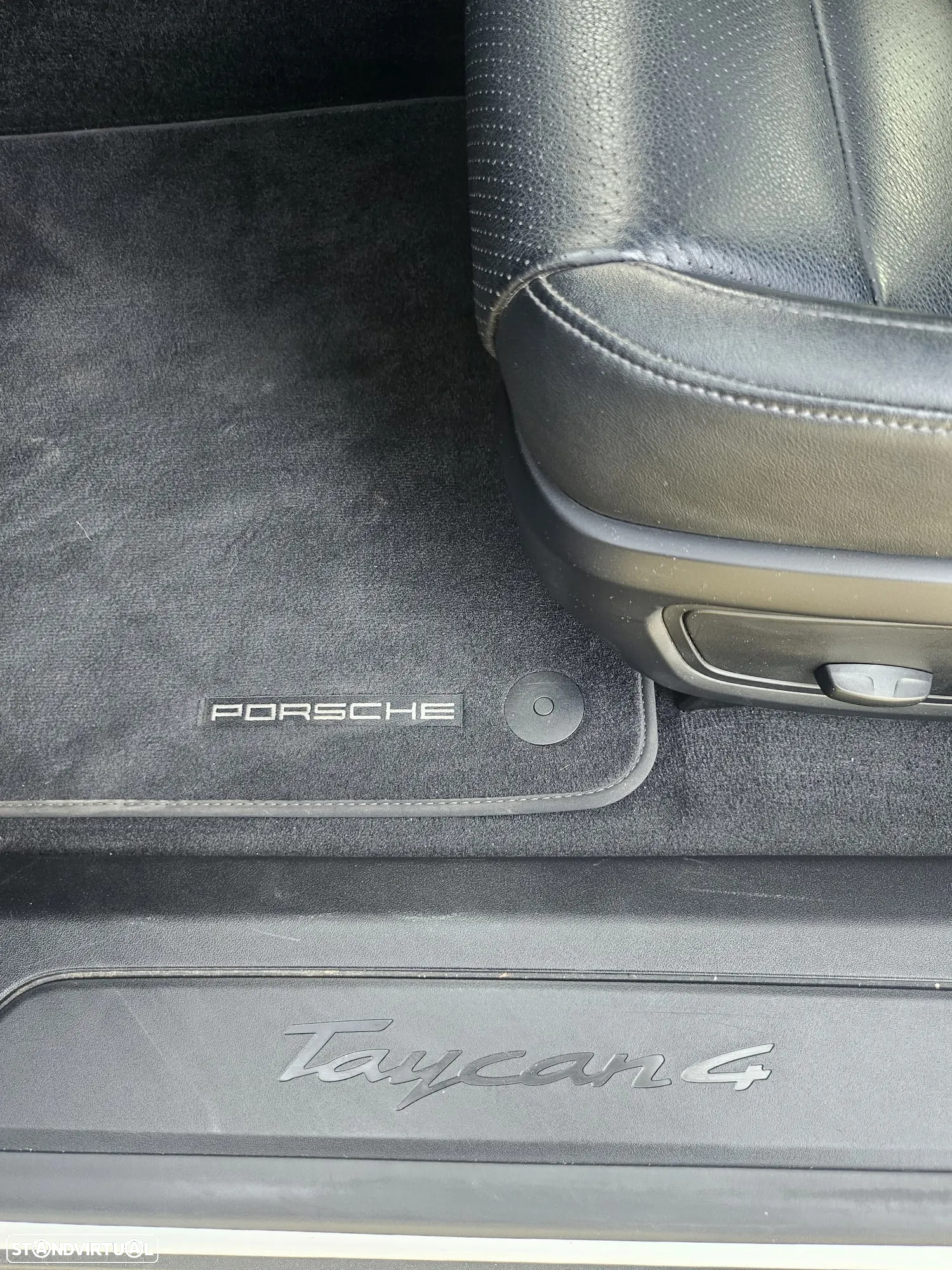 Porsche Taycan Cross Turismo 4 - 13